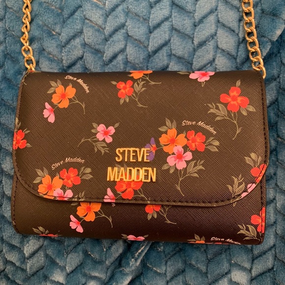 NWOT Black and Floral Steve Madden Crossbody - Picture 2 of 4